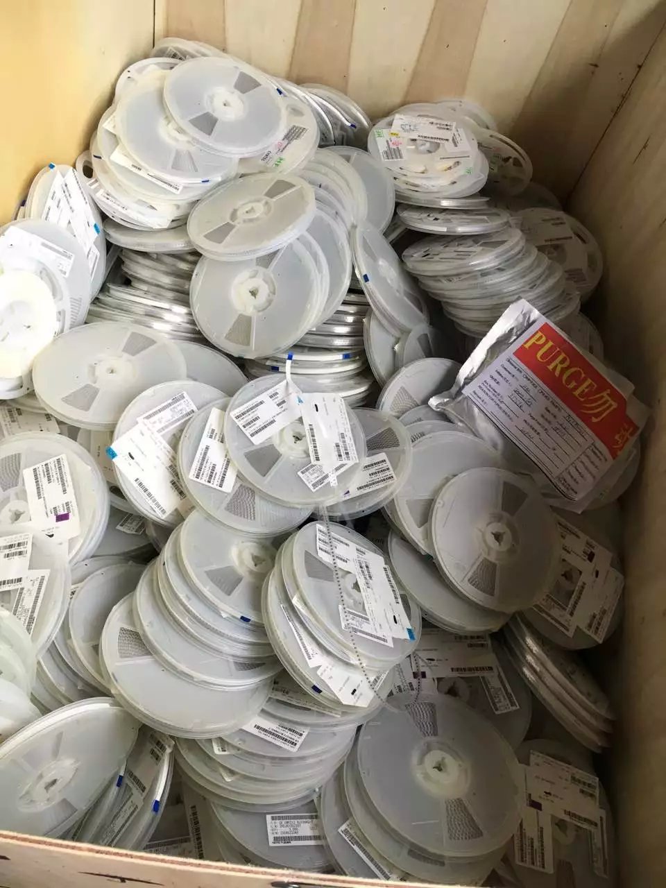 回收工厂库存回收电容回收内存